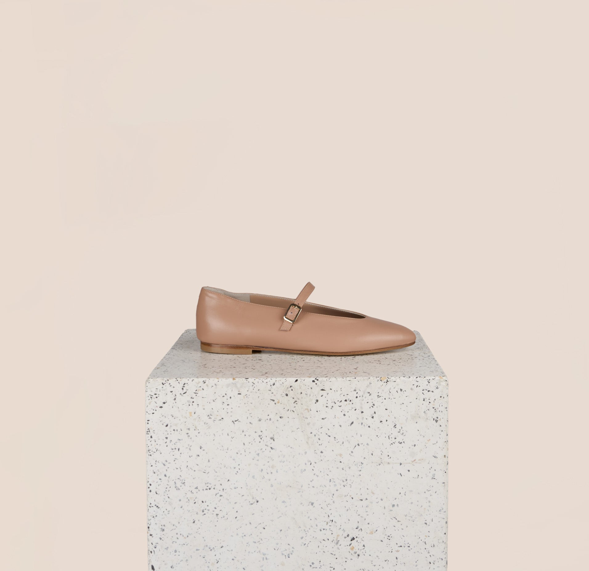 Bari - Nude