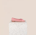 Load image into Gallery viewer, Como - Perforated Peony (cap toe)
