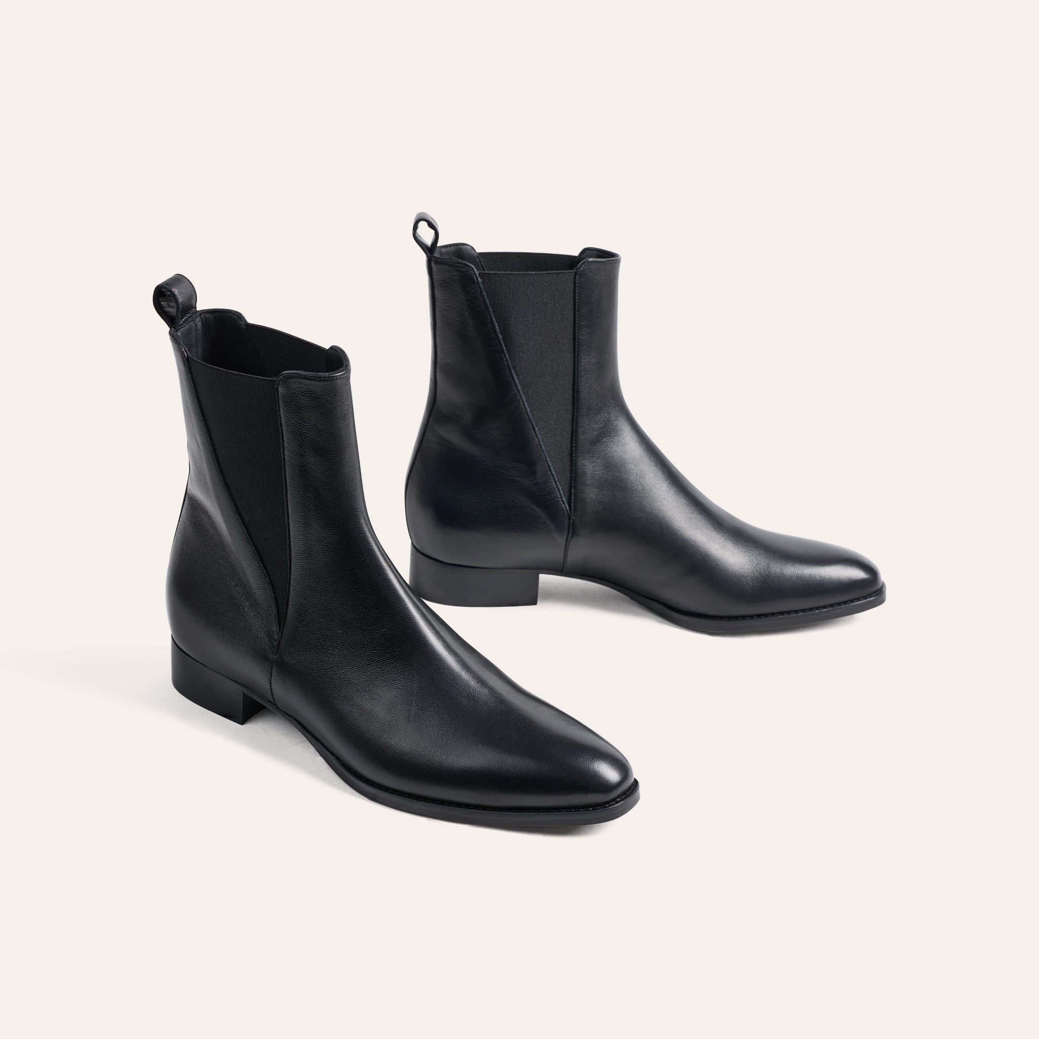 Noto - Black Leather