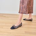 Load image into Gallery viewer, Como - Bronze Link/Black Suede
