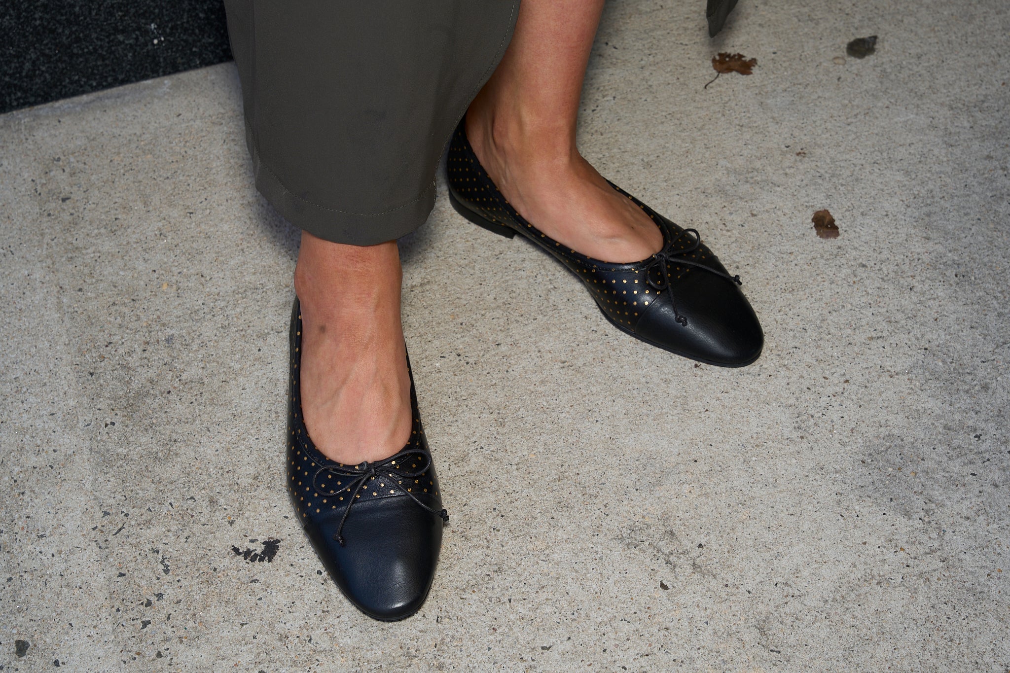 Como Cap toe dotted gold Black Leather Ballet Flats