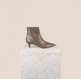 Load image into Gallery viewer, Mantova -  Taupe Leather
