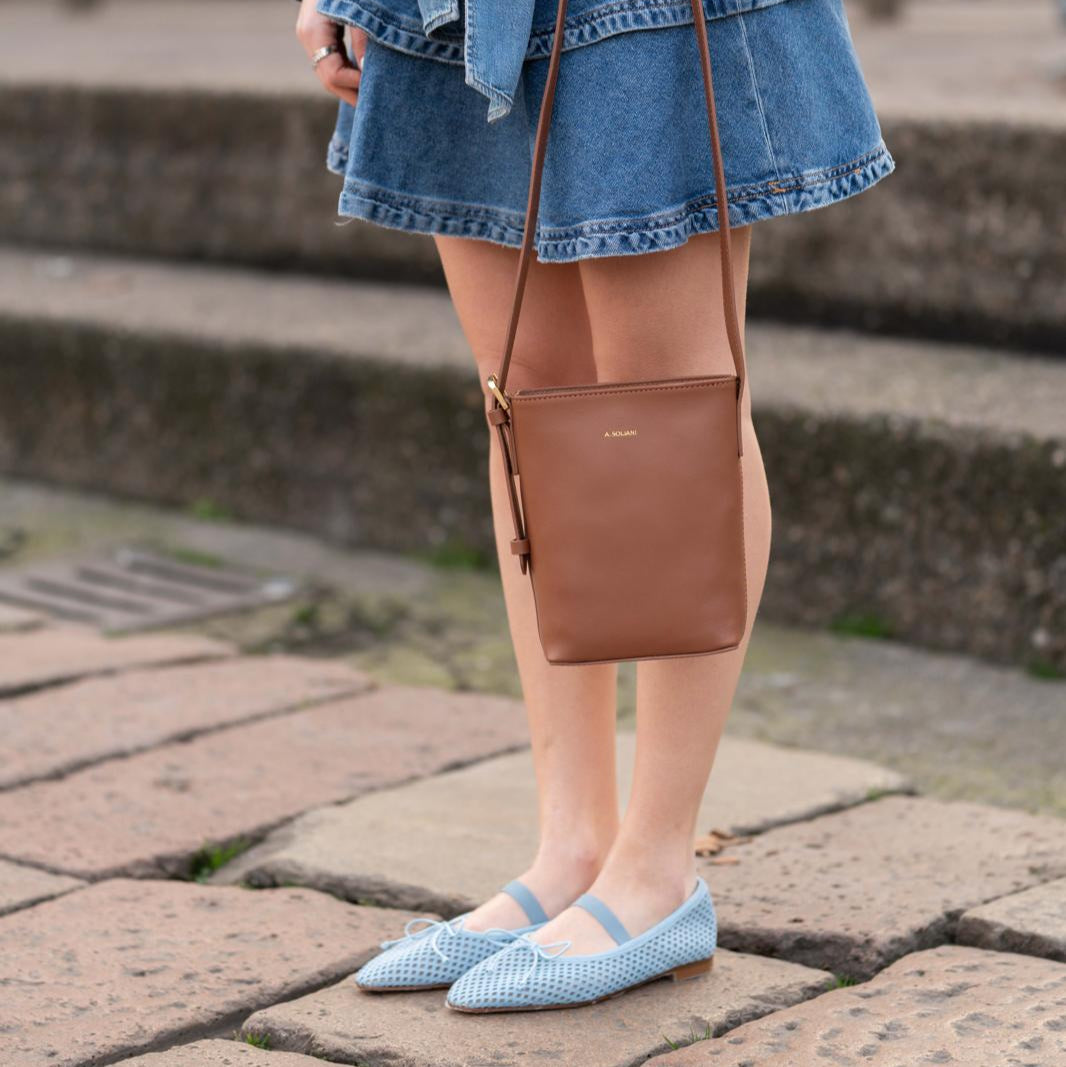 como strap perforated sky blue model