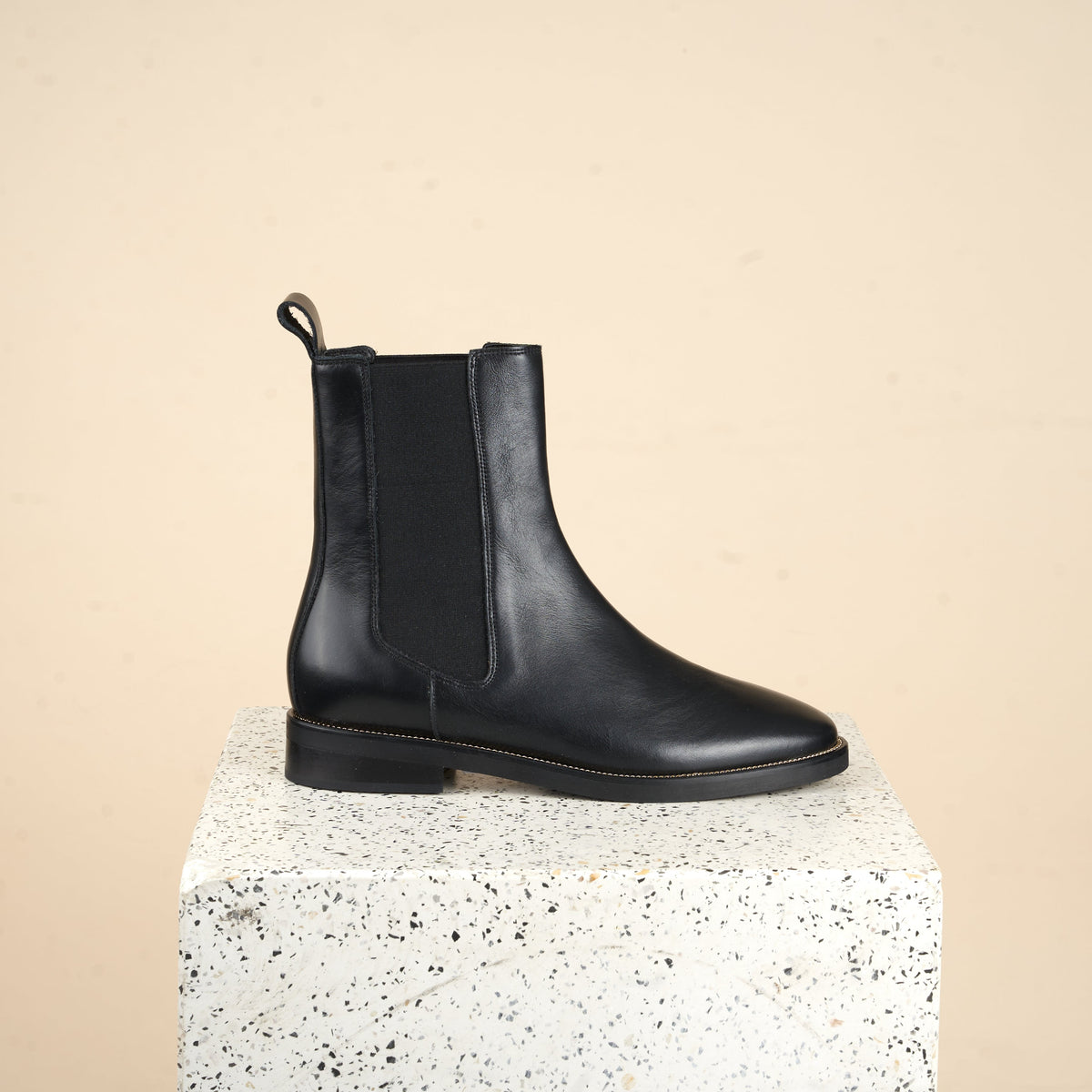 Pavia - Black Leather