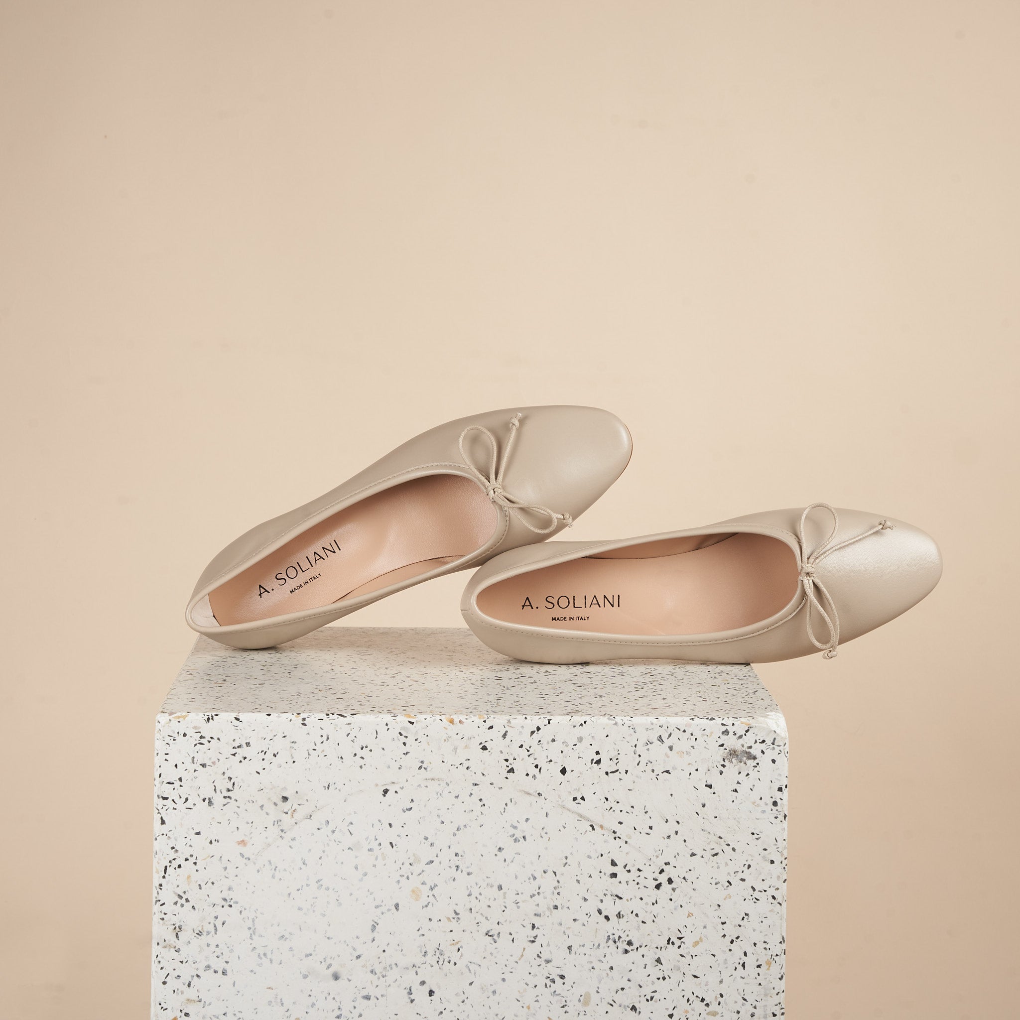 Como nude ballet flats