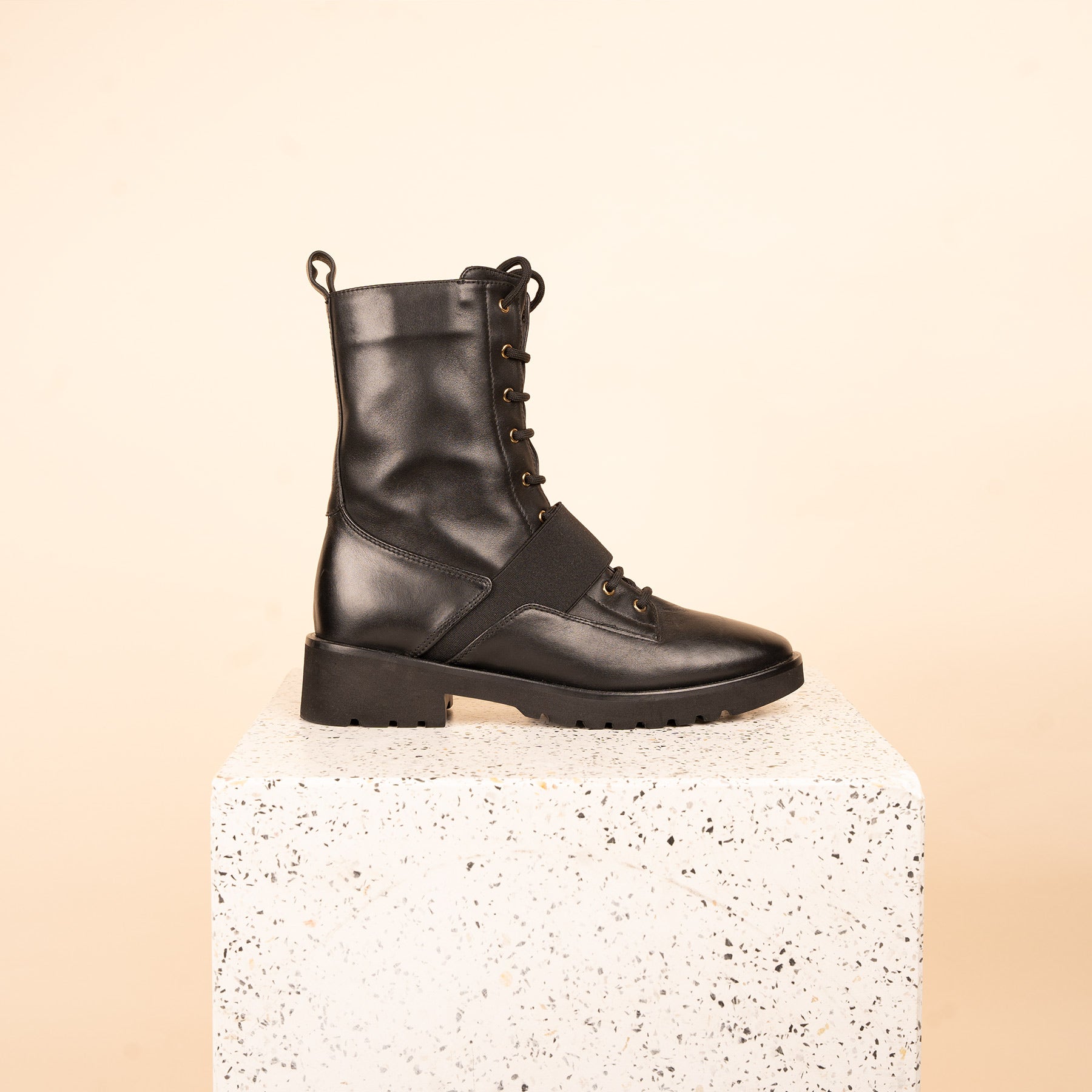 Pila - Black Calf Leather